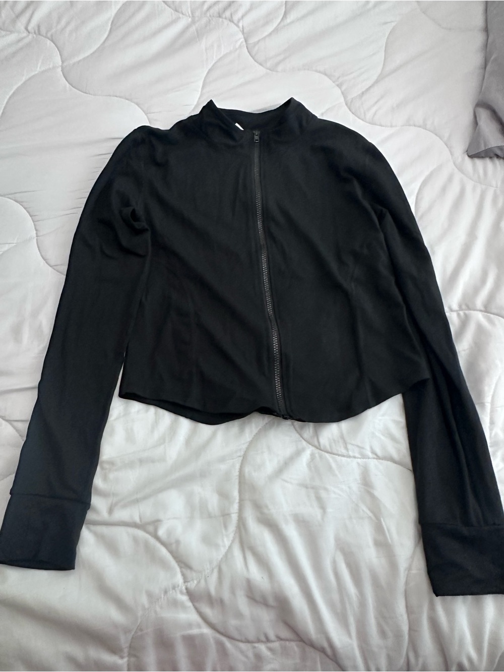 Amazon’s Essentials Zip Up Workout Jacket - Picture 4 of 10